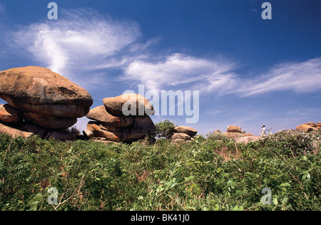 Rocce di bilanciamento di Epworth nello Zimbabwe Africa - queste rocce raggiunto fama quando fossero inseriti in posizione prominente nella progettazione dello Zimbabwe di banconote. Foto Stock