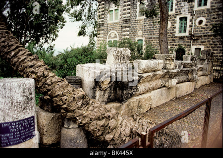 Rovine & V secolo colonna sulla sinistra inscritto 'Alpheus figlio di Zebudah figlio di Giovanni fatto questa colonna può essere per lui un Foto Stock