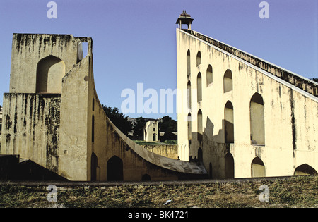 Piattaforma di Osservazione di samrat yantra (gigante meridiana) a Jantar Mantar (una scoperta osservatorio astronomico costruito tra il 1727 & Foto Stock