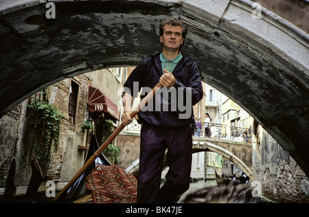 Gondoliere a Venezia, Italia Foto Stock