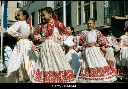 Ballerini folk a Zagabria in Croazia Foto Stock