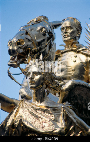 Dea Nike o Victoria & Generale William Tecumseh Sherman bronzo foglia oro scultura in New York City terminato nel 1903 Foto Stock