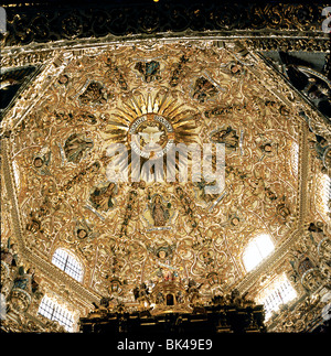 Foglia oro cupola Cappella del Rosario la chiesa di Santo Domingo in Puebla Messico costruito nel 1690 esempio di barocco messicano architettura Foto Stock