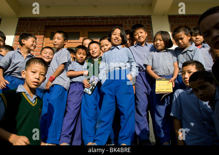 Gli studenti al Villaggio dei Bambini Tibetani in Chauntra, India Foto Stock
