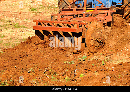 Aratri del trattore la massa - primo piano Foto Stock