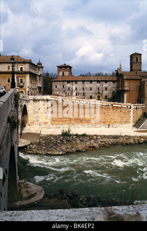 Pons Ponte Cestio legata all' Isola Tiberina, Roma, Italia Foto Stock