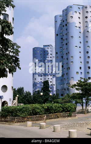 Tours Aillaud (noto anche come Tours Nuages) sono un gruppo di edifici residenziali situato a Nanterre nelle immediate periferie di Parigi Foto Stock