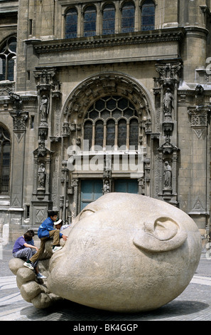 Titolo: l'ecoute, scultura di Henri de Miller vicino a Saint Eustache, Parigi Foto Stock