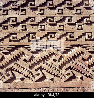 Dettaglio di un muro sulla sala delle colonne che mostrano una greca decorativa pattern muratura in pietra, Mitla, Messico Foto Stock