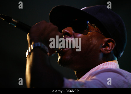 Talib Kwali esegue durante un concerto. Foto Stock