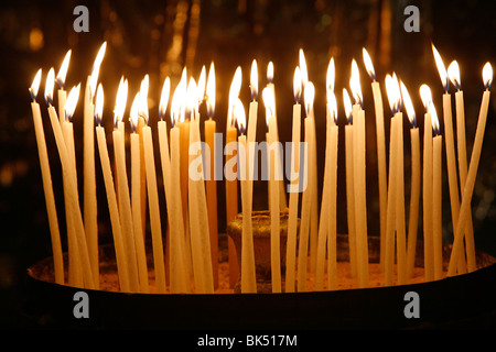 Candele nella chiesa del Santo Sepolcro di Gerusalemme, Israele, Medio Oriente Foto Stock