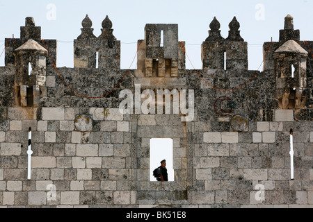 Soldato israeliano a Damasco Gate, Gerusalemme, Israele, Medio Oriente Foto Stock