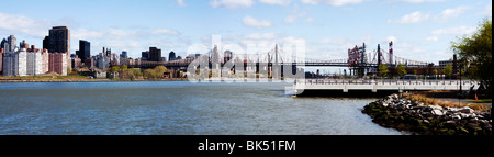 Il Queensboro Bridge spanning l'East River il collegamento di Manhattan e Astoria, Long Island City, Queens, a New York City. Foto Stock