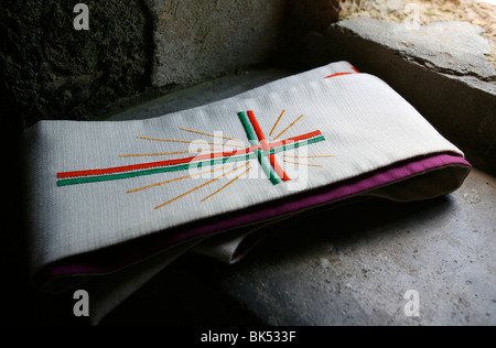 Il sacerdote ha rubato, Notre Dame de la Gorge, Haute Savoie, Francia, Europa Foto Stock