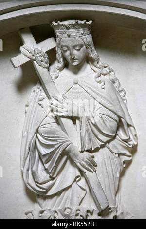 La scultura della Vergine incoronata che porta una croce, Saint-Pierre de Solesmes Abbey, Solesmes, Sarthe, Pays de la Loire, Francia Foto Stock