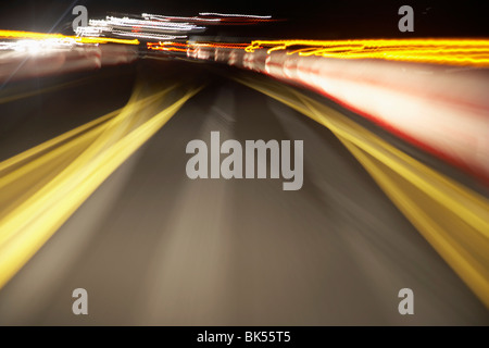 Sentieri di luce di notte Foto Stock