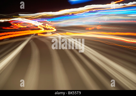 Sentieri di luce di notte Foto Stock
