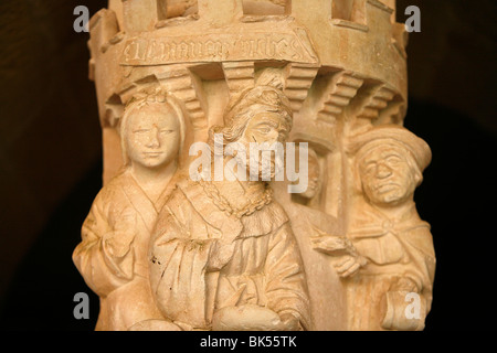 Scultura di Lazzaro e del ricco nel chiostro della Abbazia a Cadouin, Cadouin, Dordogne, Francia, Europa Foto Stock