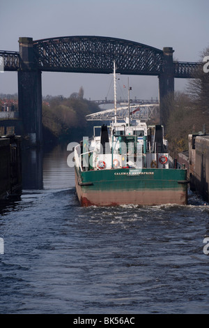 Nave Calemax Enterprise lasciando Latchford si blocca sul Manchester Ship Canal Foto Stock