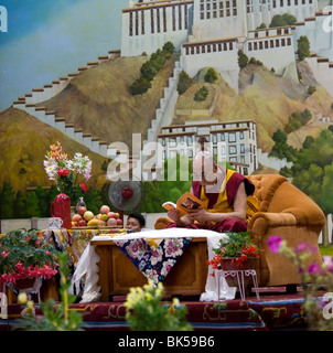 Sua Santità il XIV Dalai Lama dando insegnamenti al Villaggio dei Bambini Tibetani di Dharamsala, in India Foto Stock