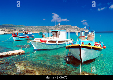 Barche da pesca in spiaggia Anopi, Karpathos, Dodecaneso, isole greche, Grecia, Europa Foto Stock