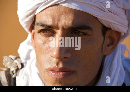 Close-up di un uomo Tuareg, Marocco Foto Stock