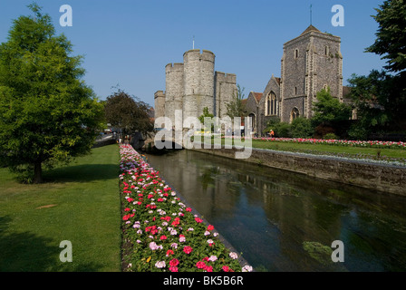 Westgate e Westgate giardini, Canterbury, nel Kent, England, Regno Unito, Europa Foto Stock