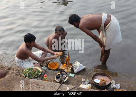 Arattu o santo cerimonia dip in connessione con arattupuzha pooram,un festival annuale tenutasi a arattupuzha tempio in marzo/aprile. Foto Stock