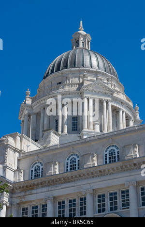 La cupola del porto di Liverpool edificio, una delle tre Grazie, riverfront, Liverpool, Merseyside England, Regno Unito Foto Stock