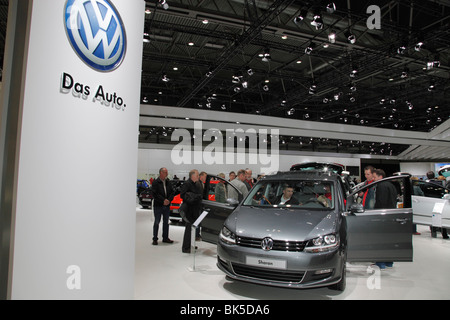 VW Sharan presso l'Auto Mobil International (AMI) - Motor Show 2010 a Lipsia, Germania Foto Stock