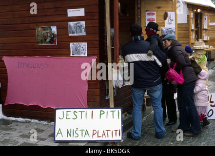 Le persone a divertirsi sulla traditiionally carnevale croato nella città di Samobor Croazia Europa Foto Stock