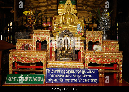 Statue di Buddha in Wat Phra That Lampang Luang tempio, Thailandia, Sud-est asiatico Foto Stock