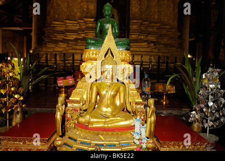 Statua di Buddha nel Wat Phra That Lampang Luang tempio, Thailandia, Sud-est asiatico Foto Stock