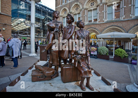 I bambini del Kindertransport memoriale, alla stazione di Liverpool Street, Londra, Regno Unito Foto Stock