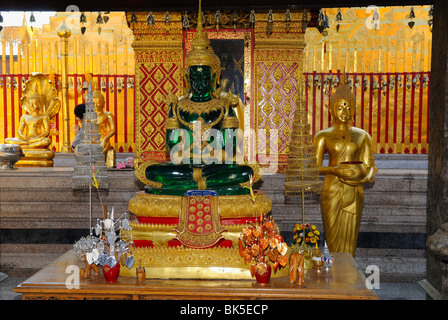 Il Buddha di smeraldo statua in Wat Phrathat Doi Suthep Temple, Thailandia, Sud-est asiatico Foto Stock