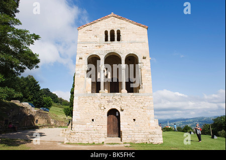 Santa Maria de Naranco, IX secolo pre-romanico, Sito Patrimonio Mondiale dell'UNESCO, Oviedo, Spagna, Europa Foto Stock