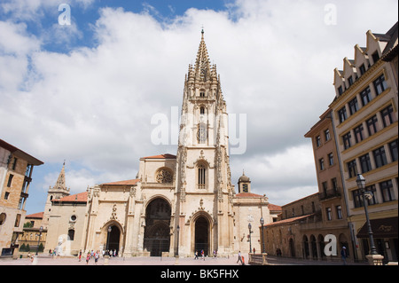Cattedrale San Salvador, su Plaza de Alfonso el Casto, Oviedo, Asturias, Spagna, Europa Foto Stock