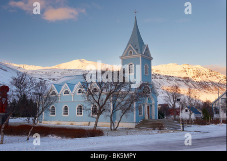 Tradizionale chiesa di legno, costruito nel 1922, a Seyðisfjörður Affitto, Islanda Foto Stock