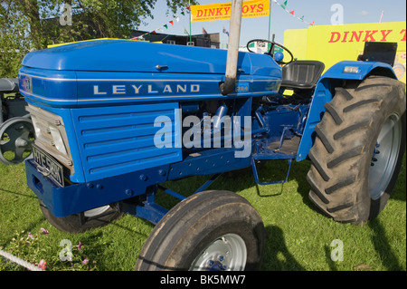 Un vintage Leyland trattore in mostra presso il grande spettacolo dello Yorkshire. Foto Stock