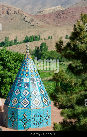 Cupola conica sulla parte superiore di una moschea in Abiyaneh, vicino a Kashan, Iran Foto Stock