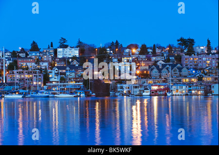 Case residenziali sul Lago Union, Seattle, nello Stato di Washington, Stati Uniti d'America, America del Nord Foto Stock