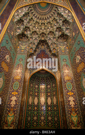 Il mihrab in Sultan Qaboos Grande Moschea, Muscat Oman, Medio Oriente Foto Stock
