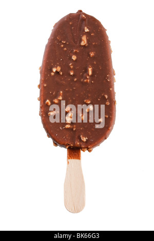 Gelati ricoperti di cioccolato e mandorle. Foto Stock