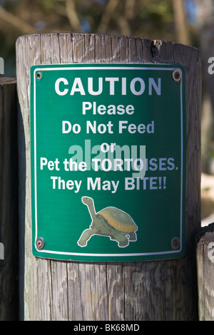 "Non alimentare" il segno della tartaruga, Busch Gardens Tampa, Florida, Stati Uniti d'America Foto Stock