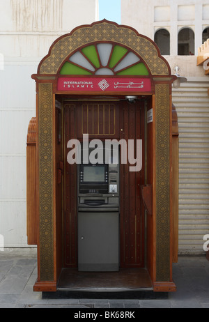 ATM di internazionale Banca Islamica a Doha, in Qatar Foto Stock