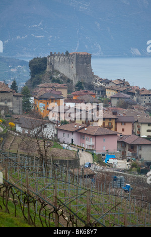 Il castello di Tenno in Italia settentrionale e il lago di garda Foto Stock