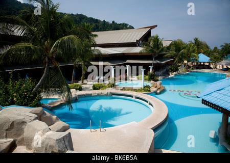 Il Berjaya hotel Isola di Tioman Malesia area piscina Foto Stock