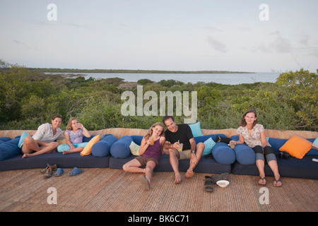 La famiglia a Manda Bay Resort, Kenya, Africa Foto Stock