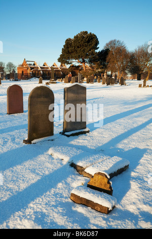 Anfield cimitero coperto di neve, Liverpool Merseyside Foto Stock