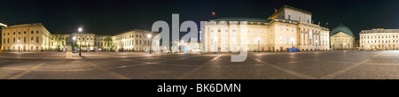 Bebelplatz e il viale Unter den Linden, Berlino, Germania Foto Stock